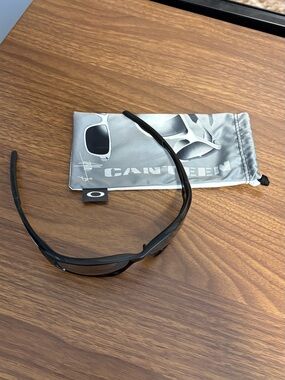 Oakley Black Sunglasses with Dark Gray Lenses and Gray Microbag